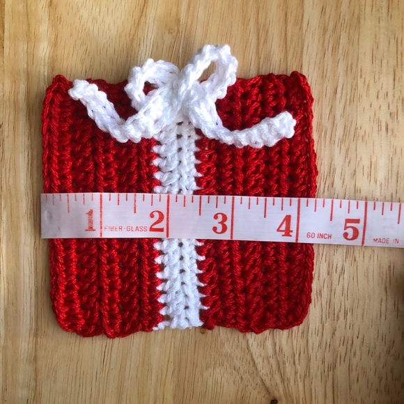 Crochet Christmas Present Coasters (2 pack) - Picture 6 of 8